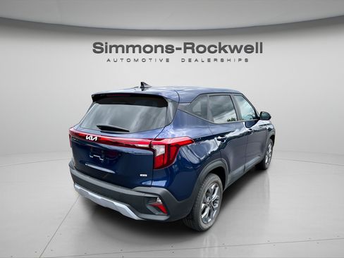 Used 2026 Kia Seltos LX AWD/4WD image 5
