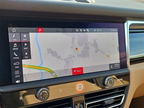 Certified 2025 Porsche Macan image 18