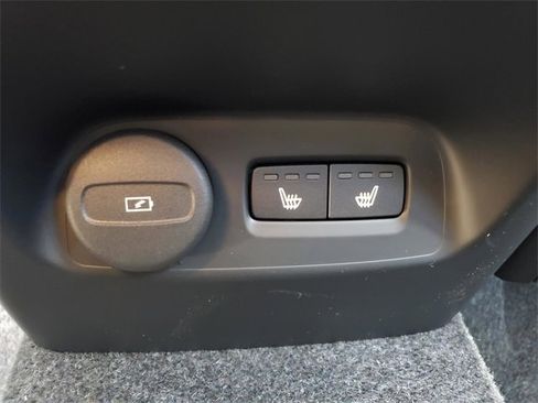 New 2026 Volvo XC40 B5 Plus w/ Protection Package Premier image 31