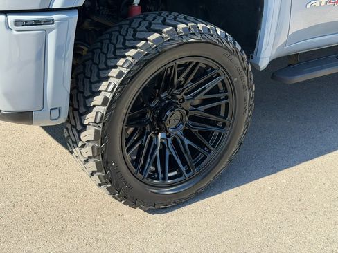 Used 2025 GMC Sierra 3500 AT4 w/ AT4 Premium Plus Package AWD/4WD image 28