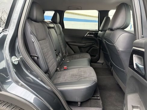 Used 2024 Mitsubishi Outlander SE image 24