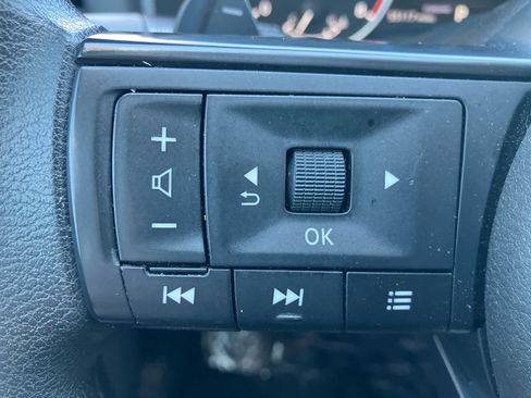 Used 2024 Nissan Rogue SV FWD image 17