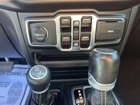 Used 2020 Jeep Gladiator Overland AWD/4WD image 24