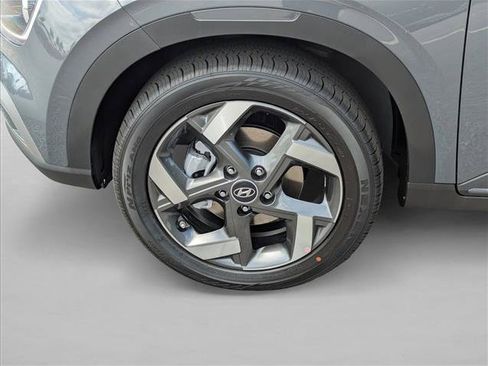 Certified 2025 Hyundai Venue Limited FWD image 11