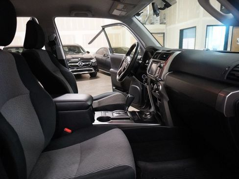 Used 2017 Toyota 4Runner SR5 AWD/4WD image 18
