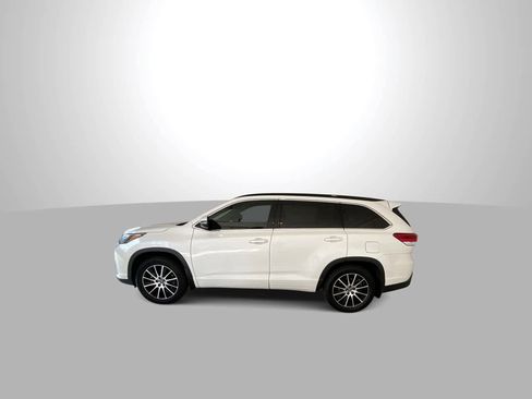 Used 2017 Toyota Highlander SE w/ Carpet Mat Package AWD/4WD image 5