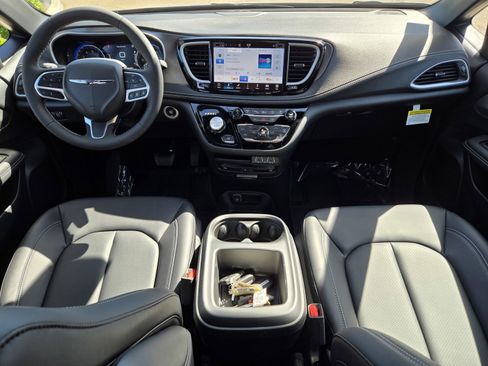 New 2025 Chrysler Pacifica Select w/ Uconnect Theater Family Group image 9