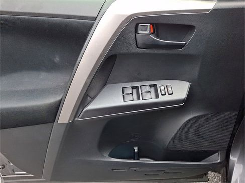 Used 2016 Toyota RAV4 LE image 14