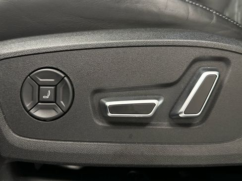 Used 2025 Audi SQ6 e-tron Prestige w/ 21" Black Optic Wheel Package image 12