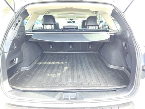 Used 2017 Subaru Outback 3.6R Limited image 23