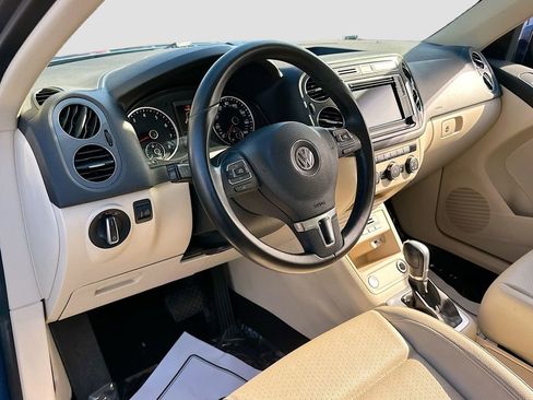 Used 2017 Volkswagen Tiguan S image 9