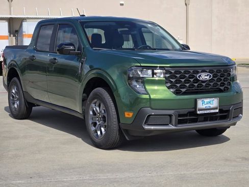 New 2025 Ford Maverick XLT w/ XLT Luxury Package FWD image 2
