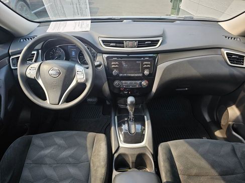 Used 2016 Nissan Rogue SV image 20