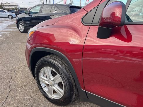 Used 2022 Chevrolet Trax LT w/ LT Convenience Package image 15