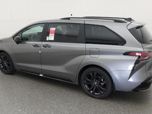 New 2026 Toyota Sienna XSE FWD image 4