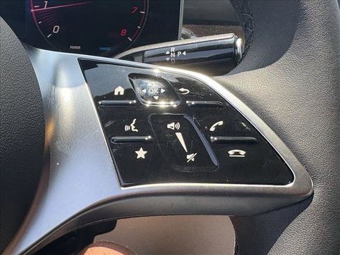 Used 2025 Mercedes-Benz GLC 300 image 14