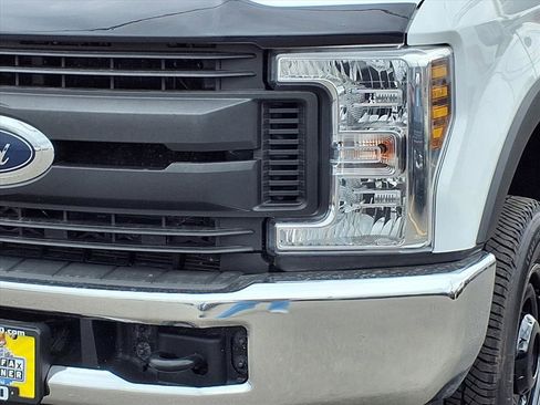 Used 2019 Ford F250 XL w/ Power Equipment Group image 28