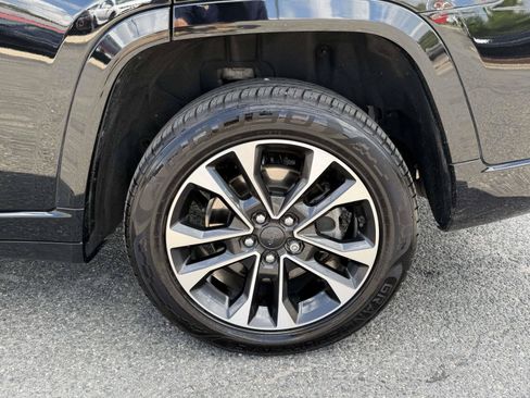 Used 2021 Jeep Grand Cherokee L Overland w/ Luxury Tech Group IV AWD/4WD image 37