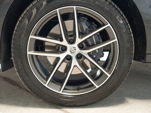 Certified 2026 Porsche Macan AWD/4WD image 27