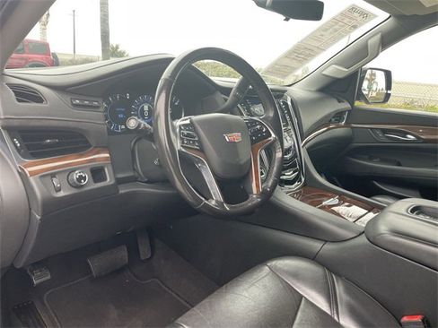 Used 2020 Cadillac Escalade Luxury image 10