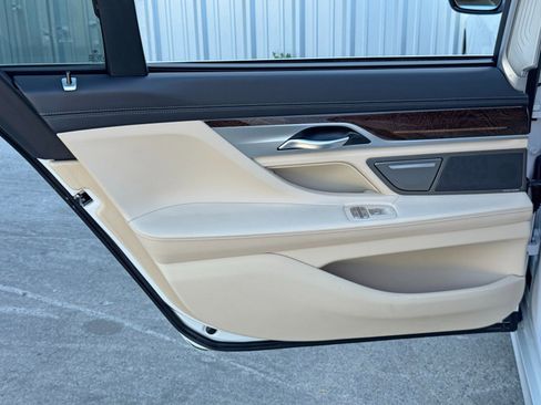 Used 2020 BMW 750i xDrive w/ Executive Package image 43