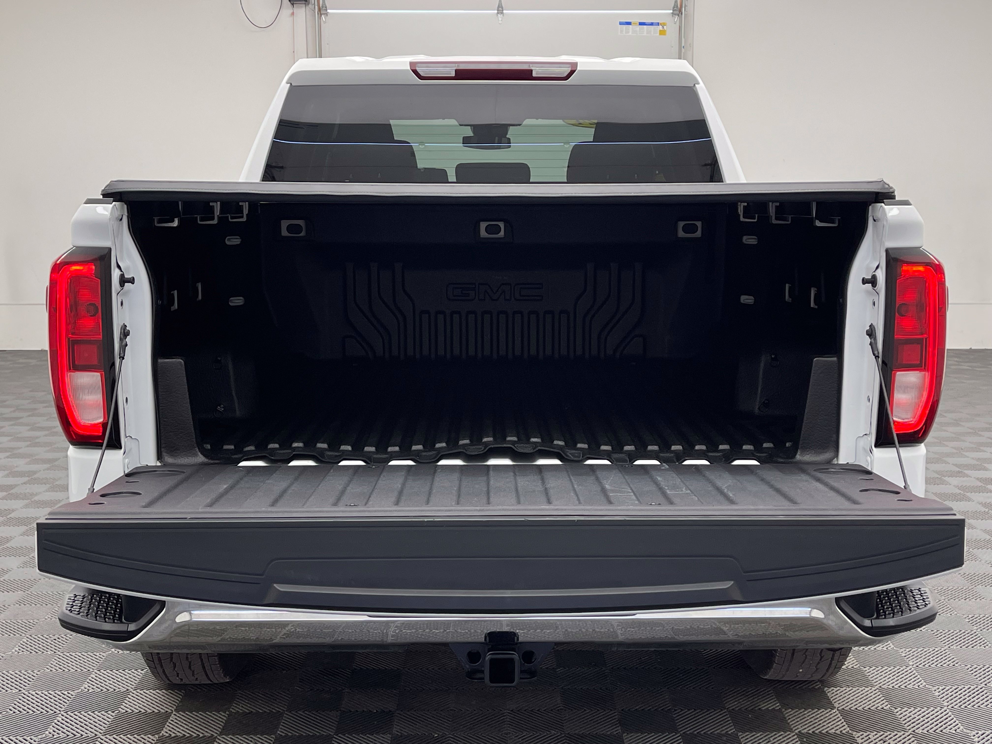Used 2024 GMC Sierra 1500 SLE AWD/4WD image 9