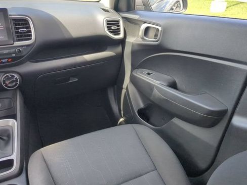 Used 2021 Hyundai Venue SE FWD image 15