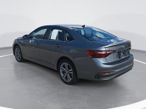 Used 2022 Volkswagen Jetta SE image 5