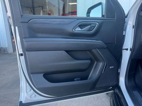 Certified 2022 GMC Yukon XL SLT w/ SLT Luxury Package image 4