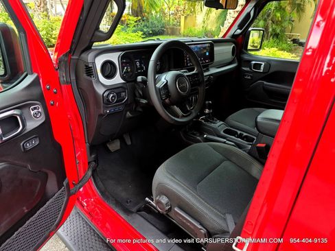 Used 2024 Jeep Wrangler Unlimited w/ Convenience Group AWD/4WD image 2