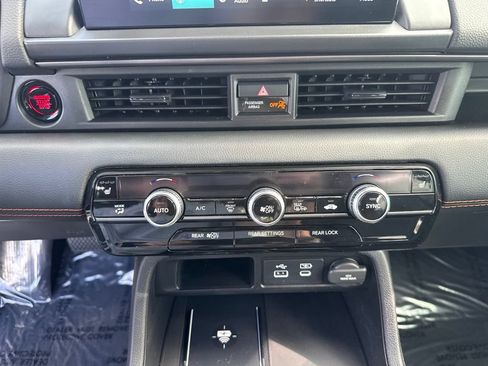 Used 2025 Honda Pilot TrailSport image 57
