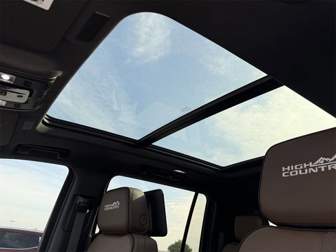 New 2026 Chevrolet Suburban High Country image 22