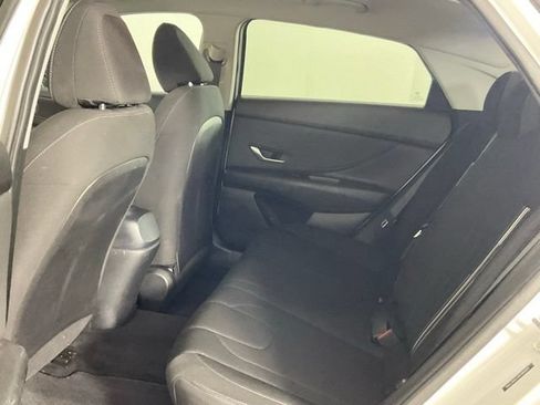 Used 2022 Hyundai Elantra SEL w/ Convenience Package FWD image 11