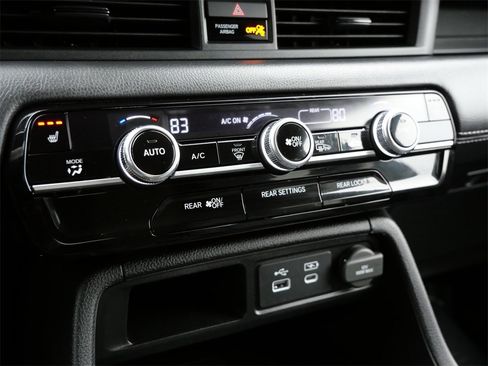 Used 2024 Honda Pilot Touring image 20