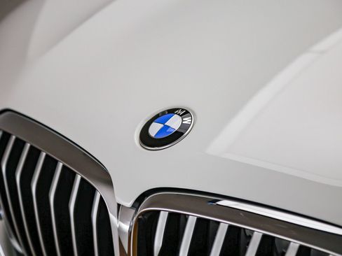 Used 2022 BMW X5 xDrive40i w/ Parking Assistance Package AWD/4WD image 9