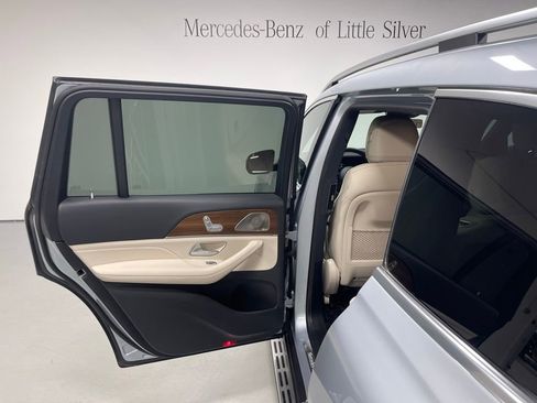 Used 2024 Mercedes-Benz GLS 450 4MATIC image 23
