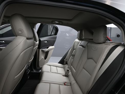 Used 2022 Cadillac XT4 Luxury w/ Cold Weather Package image 18