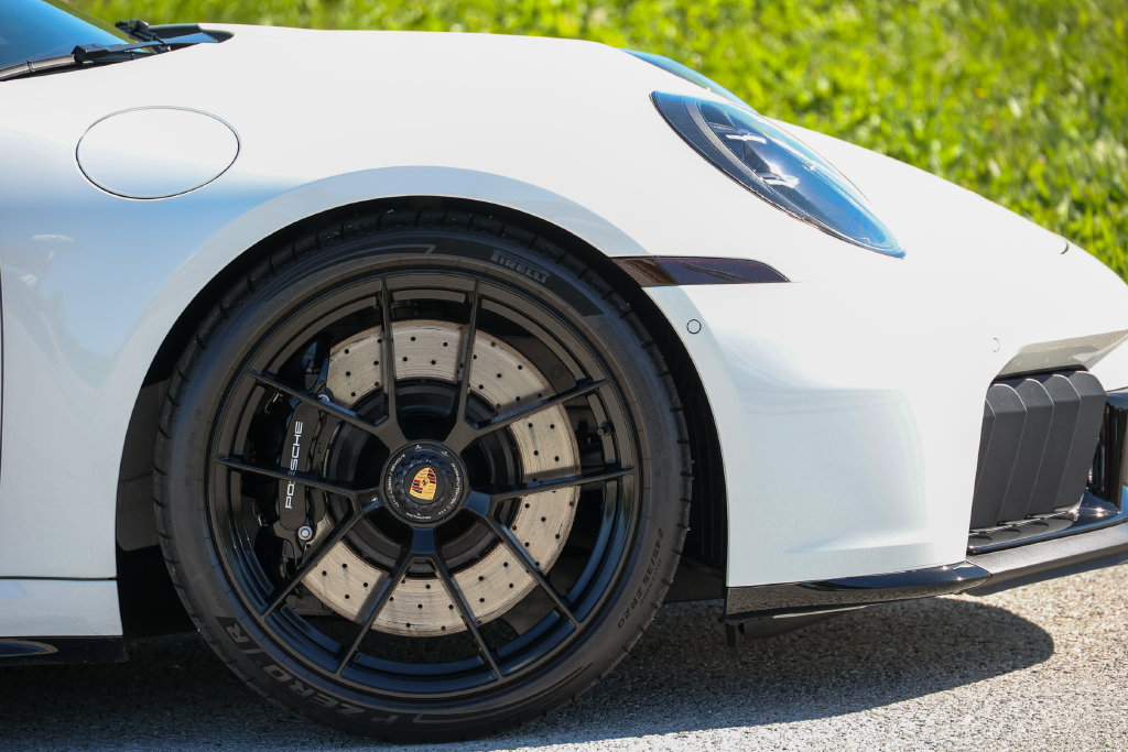 Certified 2026 Porsche 911 Carrera GTS RWD image 33