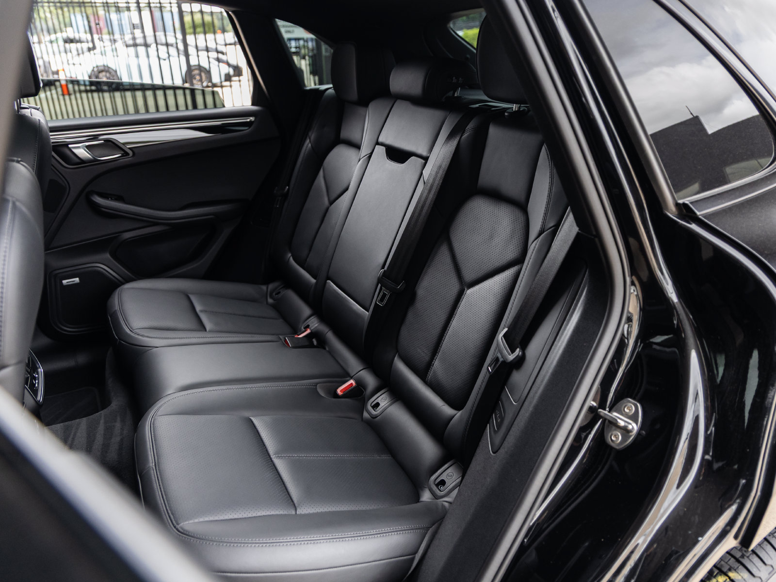 Certified 2019 Porsche Macan S AWD/4WD image 36