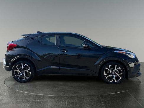 Used 2019 Toyota C-HR XLE FWD image 10