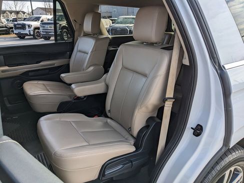 Used 2022 Ford Expedition XLT image 40