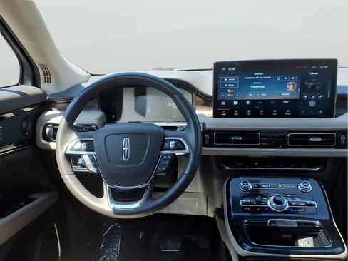 Used 2023 Lincoln Nautilus Reserve w/ Equipment Group 201A image 10