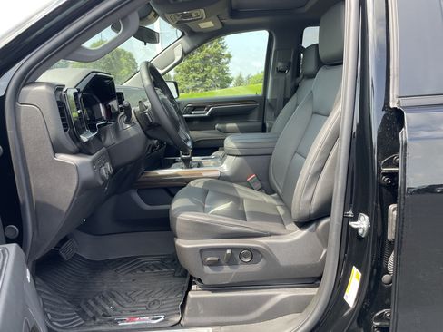 Used 2026 Chevrolet Silverado 1500 LT Trail Boss w/ LT Trail Boss Premium Package AWD/4WD image 18