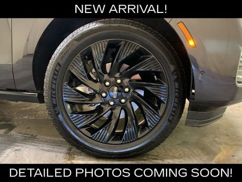 Used 2025 Lincoln Navigator Reserve w/ Jet Appearance Package AWD/4WD image 9