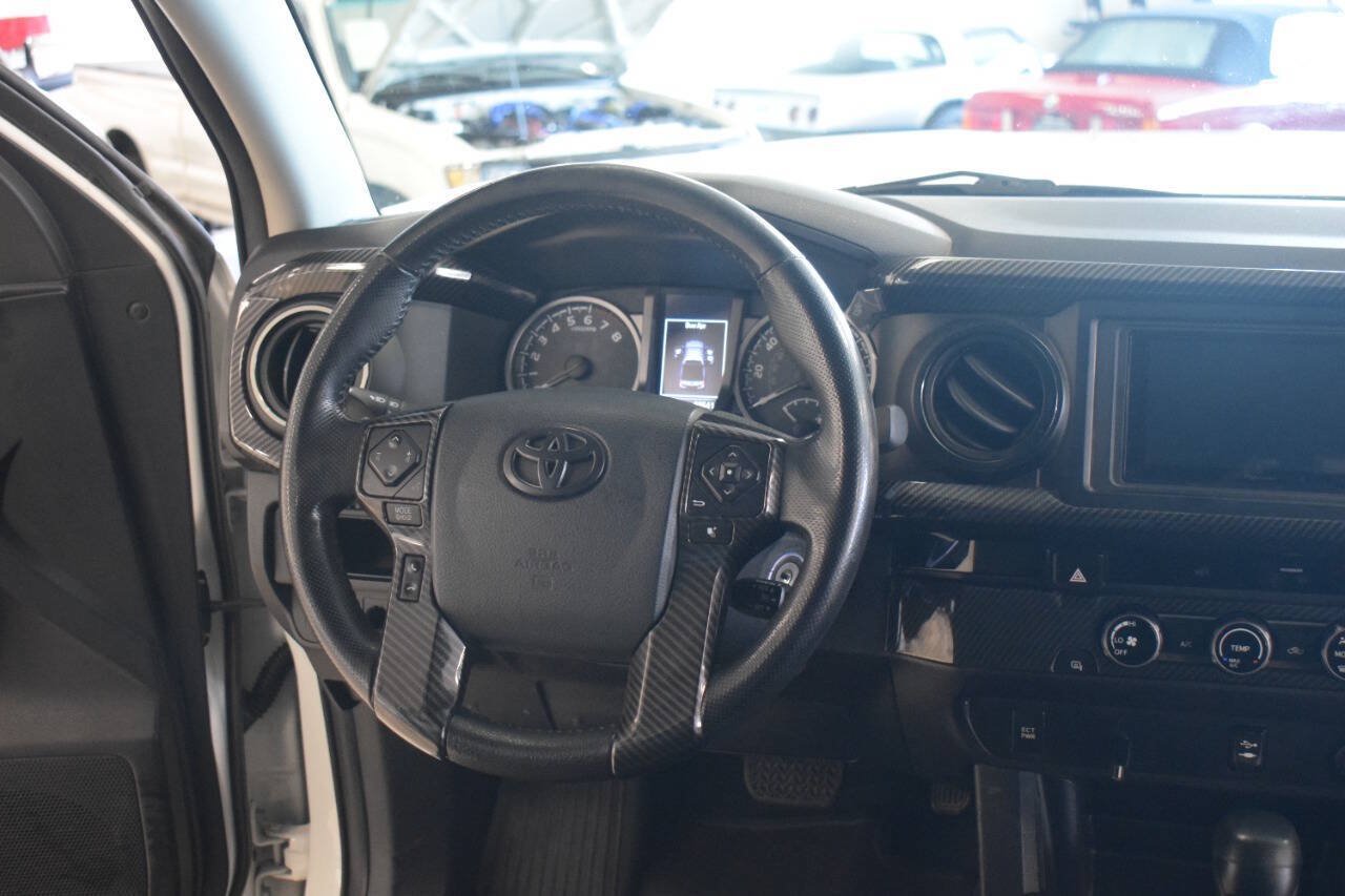Used 2017 Toyota Tacoma SR5 RWD image 31