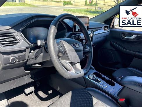 Used 2025 Ford Escape ST-Line AWD/4WD image 14