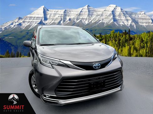 Used 2023 Toyota Sienna XLE AWD/4WD image 1