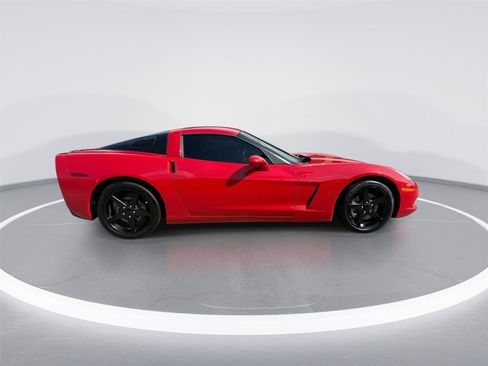 Used 2005 Chevrolet Corvette Coupe w/ Preferred Equipment Group RWD image 9