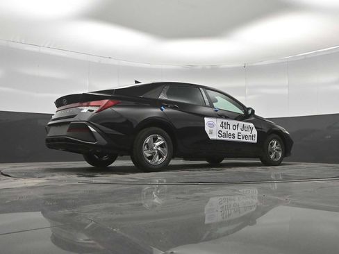 New 2026 Hyundai Elantra SE FWD image 38