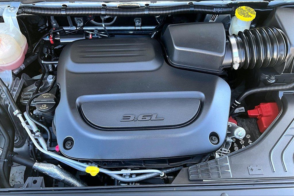 Used 2021 Chrysler Pacifica Touring-L AWD/4WD image 43